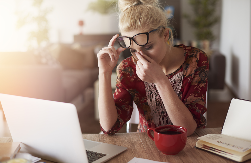 Cara Duduk yang Benar untuk Mengurangi Ketegangan Mata dan Tubuh